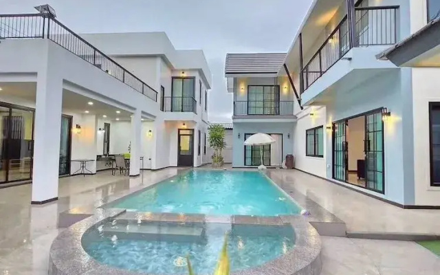 Level FIVE pool villa Pattaya