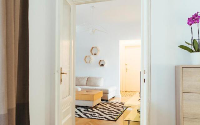 Alba Apartment on Calea Victoriei