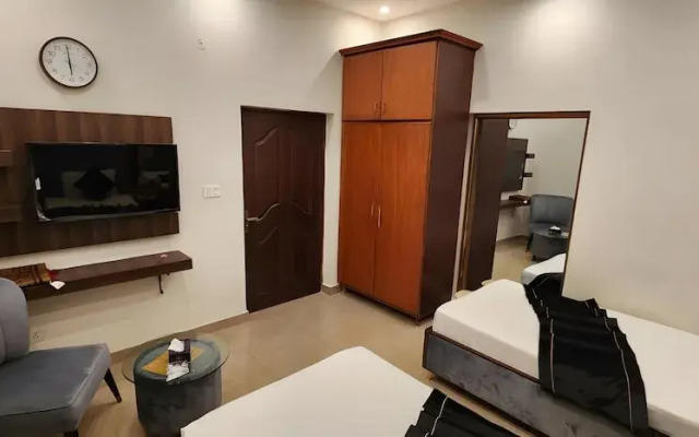 Red Fort Hotel Gulberg