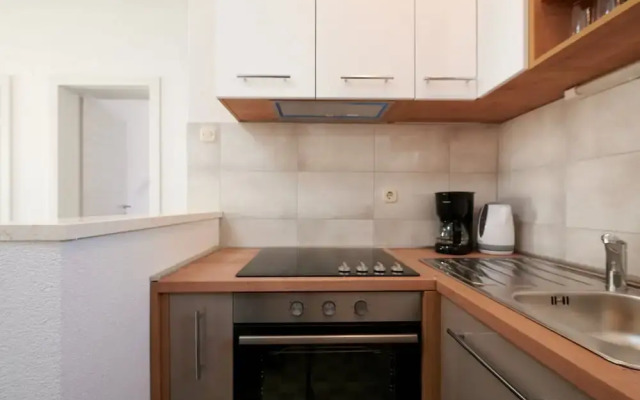 Cozy Downtown Trogir Apartment With Balcony