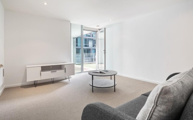 Bright, Stylish 2BR Apartment in Central Sheffield