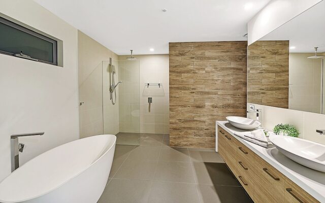 Just in Paradise Waterfront 5 Bedroom Deluxe House Central Broadbeach