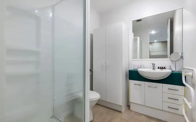 Beautiful Sky Tower View Home W/ Free Parking