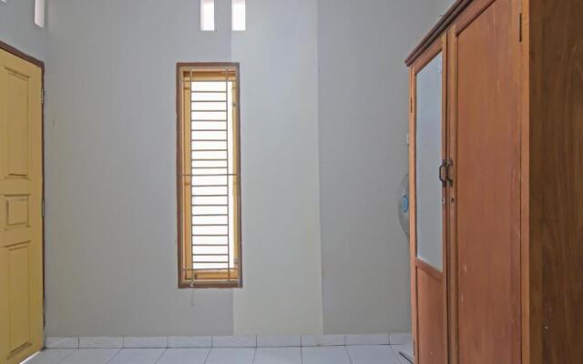 SPOT ON 91958 Flamboyan 25 Homestay Syariah