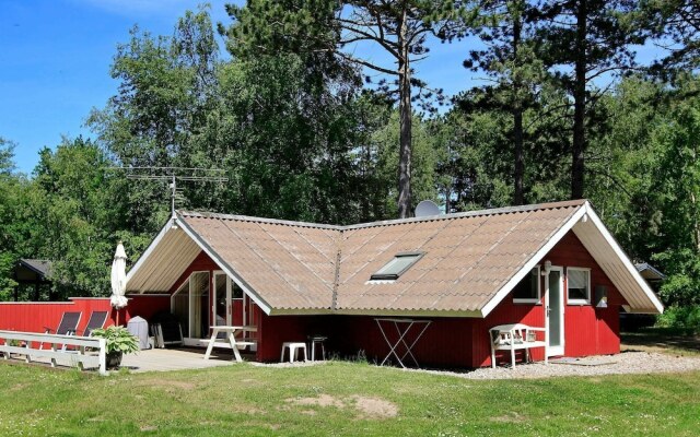 Peaceful Holiday Home in Humble With Beach