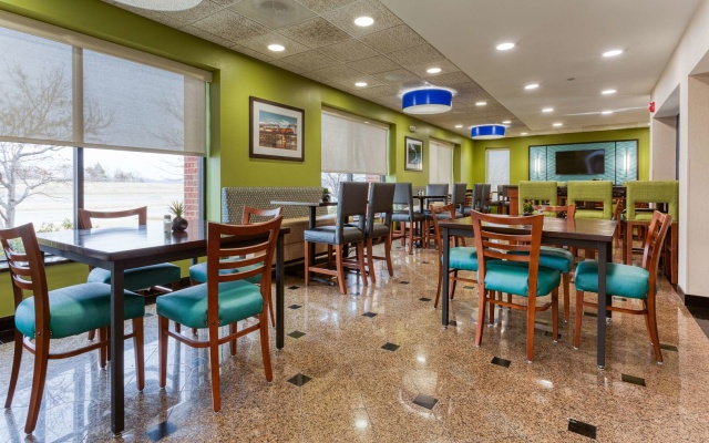 Heritage Inn & Suites St. Louis/Fenton, Trademark by Wyndham