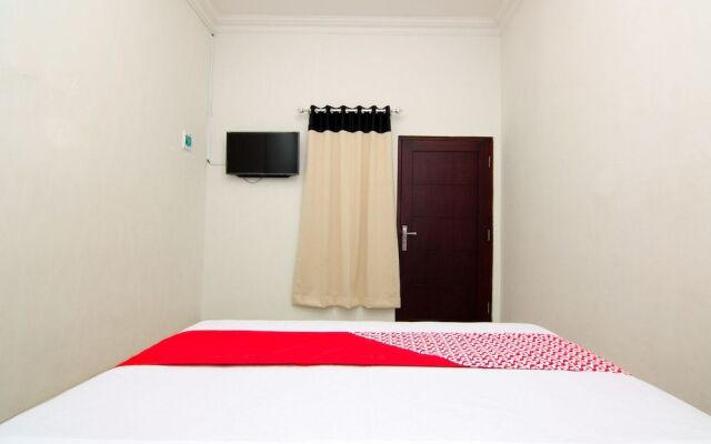 OYO 2421 Joglo Guest House Syariah