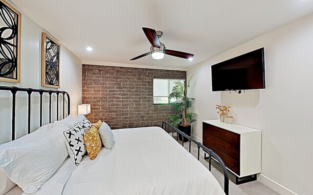 4917 Scottsdale - 2 Br Condo