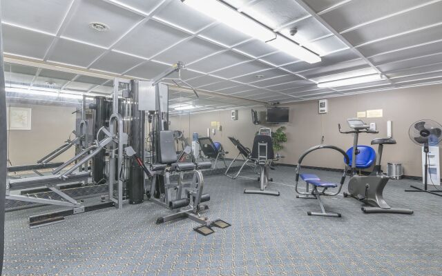 Jolly Roger Inn & Resort