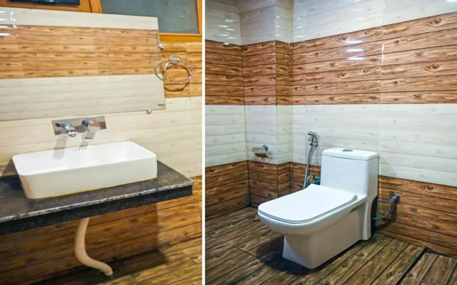 Treebo Dev With Valley View, Mall Road