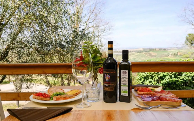 Apartment in Montaione With Carport