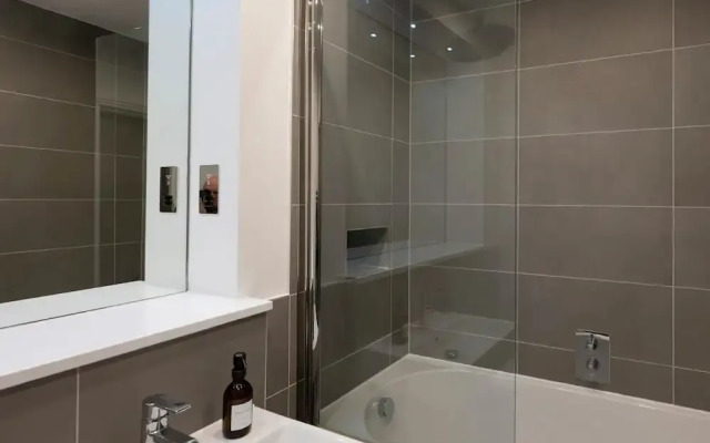 Super Vibrant 2 Bedroom With Parking