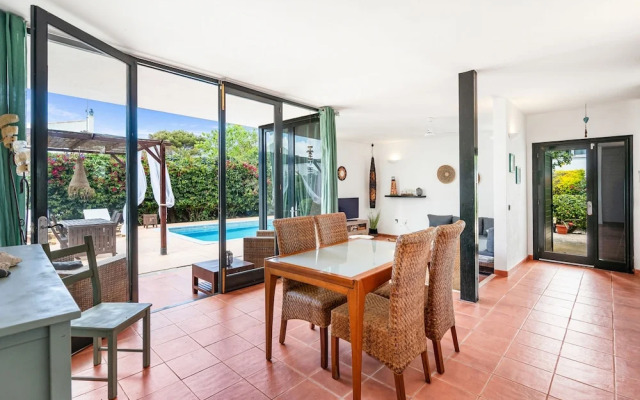 Anana Binisafua Villa With a Pool by the sea