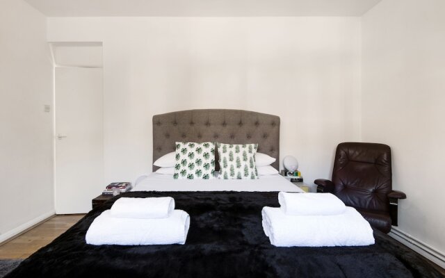Bright and Breezy home by Clapham Common