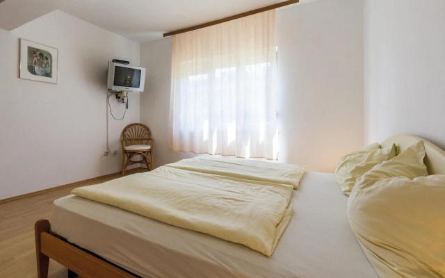 Beautiful Home in Porec With Wifi and 2 Bedrooms - Hotel in Porec - Photo 2