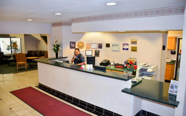 Navajoland Inn