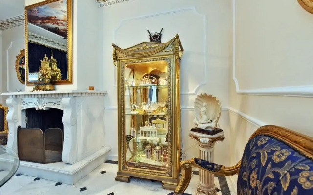 Royal Luxury Suite by Travel Pro Services