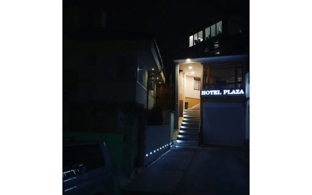 Hostel Plaza