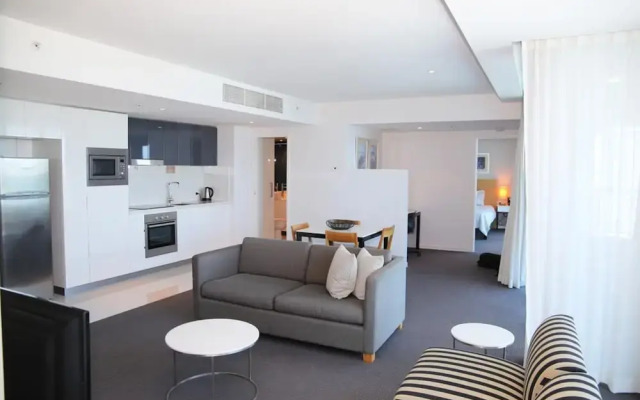 Pelicanstay Surfer Paradise Condo Hotel