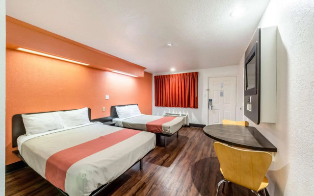 Motel 6 San Antonio, Tx - Frost Bank Center