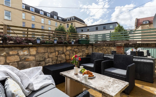 Stylish 4-bedroom Townhouse in the Heart of Bath