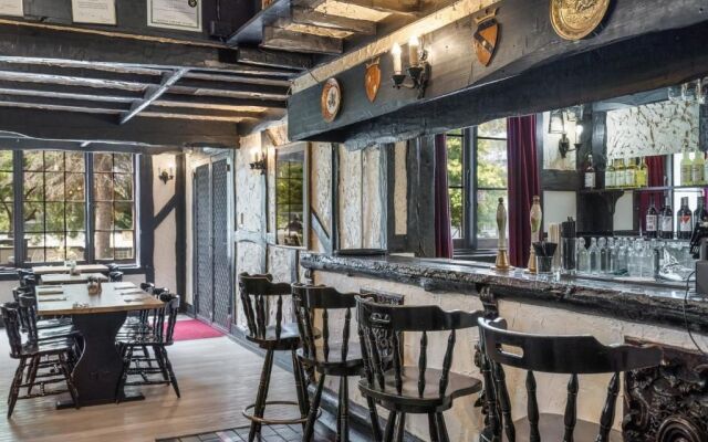 The Fox and Hounds Historic Hotel