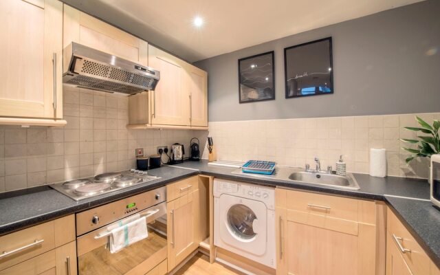 2 Bedroom Apartment Near Manchester Victoria