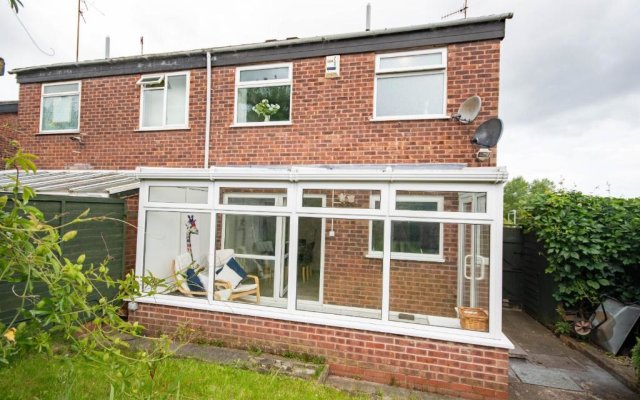 3-bedroom house with garden, conservatory, in centre of Worcester