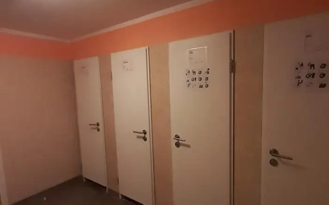 2-Rent Group Hostel Rooms&Apartments TUB19A