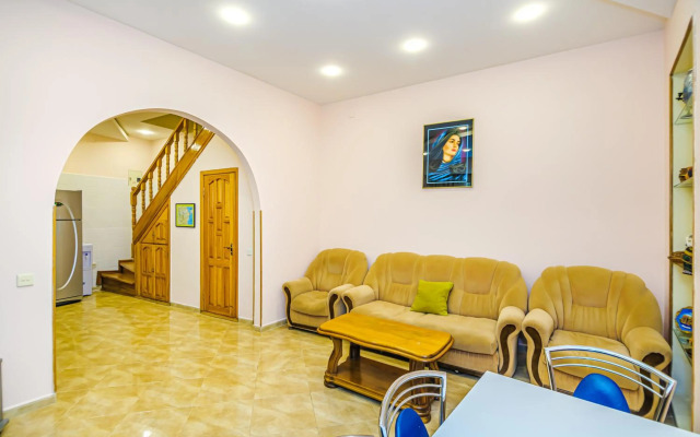 Old City 3 Room Lux Home