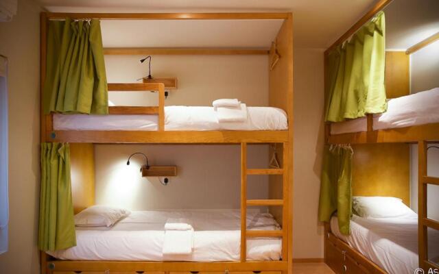 Peach Hostel & Suites