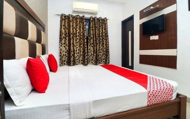 OYO 19392 Hotel Lexis