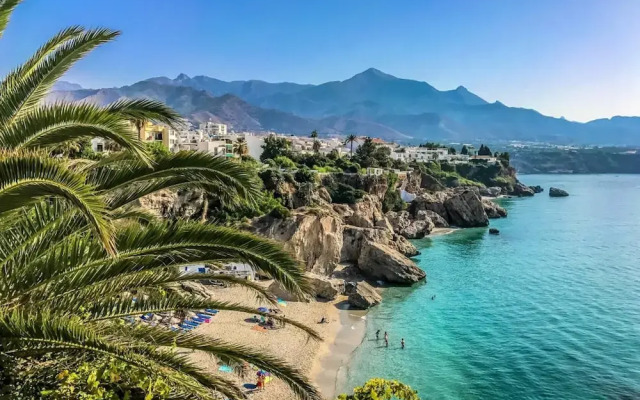 Luxury House With Private Heated Pool in Nerja!