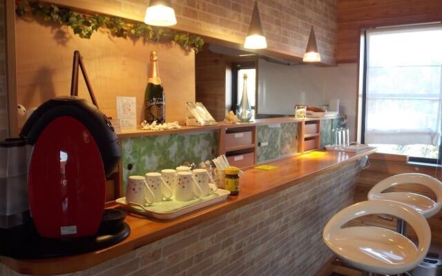 HEARTLAND HOUSE - Female Only & Couple Only