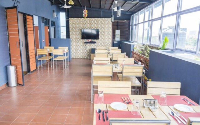 OYO 6144 Hotel M Plaza