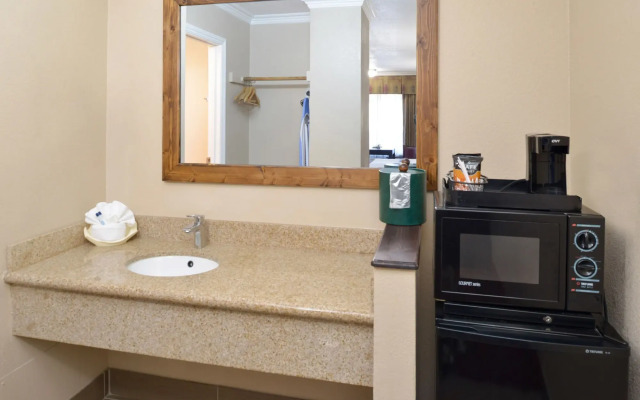 Pacific Shores Inn
