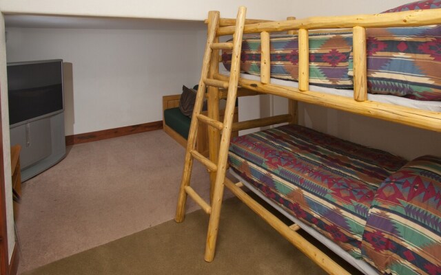 Robason  6 Bedroom Home by RedAwning