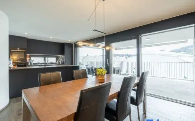 Swiss Living | High-Tech Kitchen, 1G WiFi, Balcony