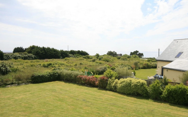 Scenic Villa in Moelan sur mer With Sauna