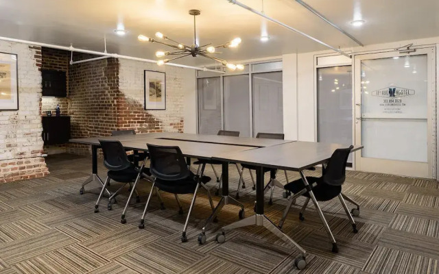 11th Avenue Hostel