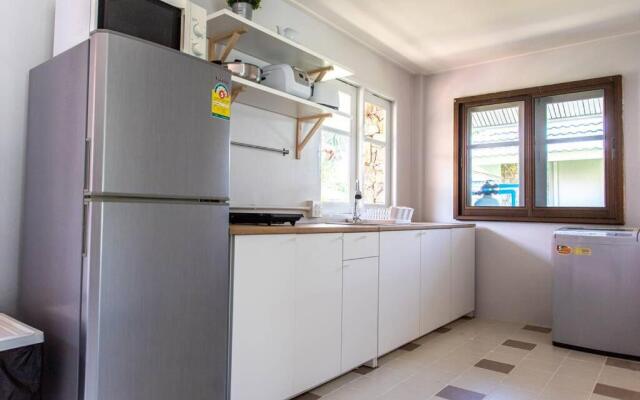 F4 Beach house Kitchen BBQ 3 bedrooms Large yard