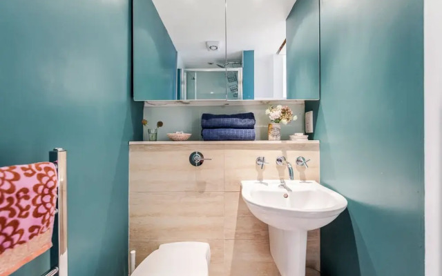 Modern Holland Park apartment