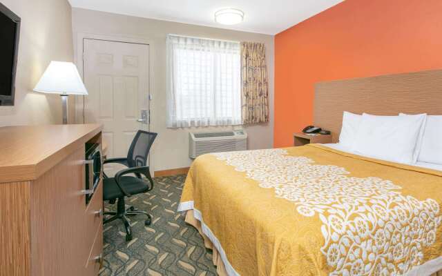 Days Inn & Suites by Wyndham Arlington Near Six Flags