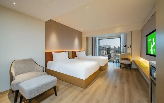 Holiday Inn Shanghai Huaxia
