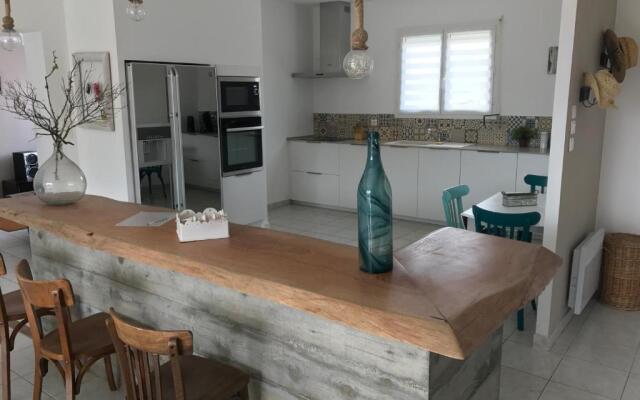 ELI&LOU avec piscine et voiture