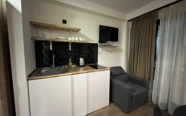 Walk to Ski Lift-1br-studio-balcony-parking