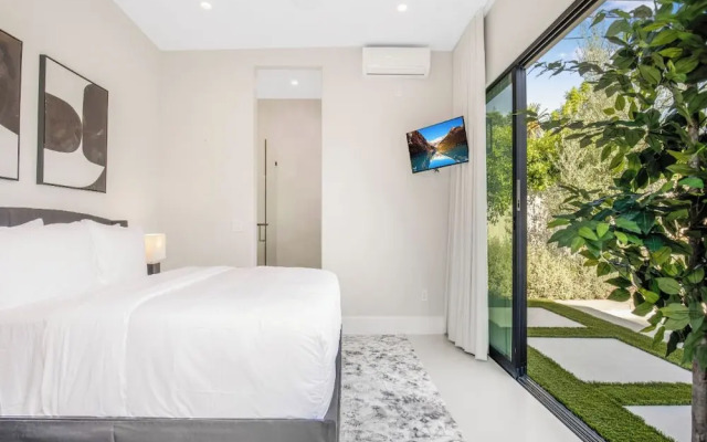 Villa Camellia - Charming 5 BR Home in the Heart of Studio City