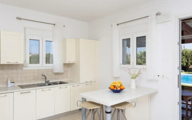 Amphitrite Villa in Gennadi