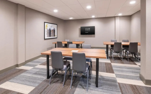 Radisson Hotel & Suites