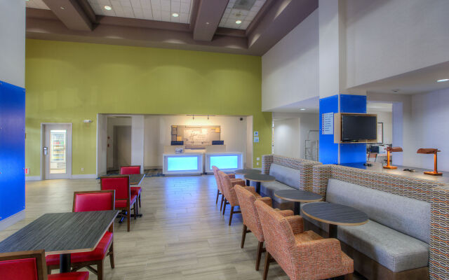 Holiday Inn Express & Suites Tempe by IHG